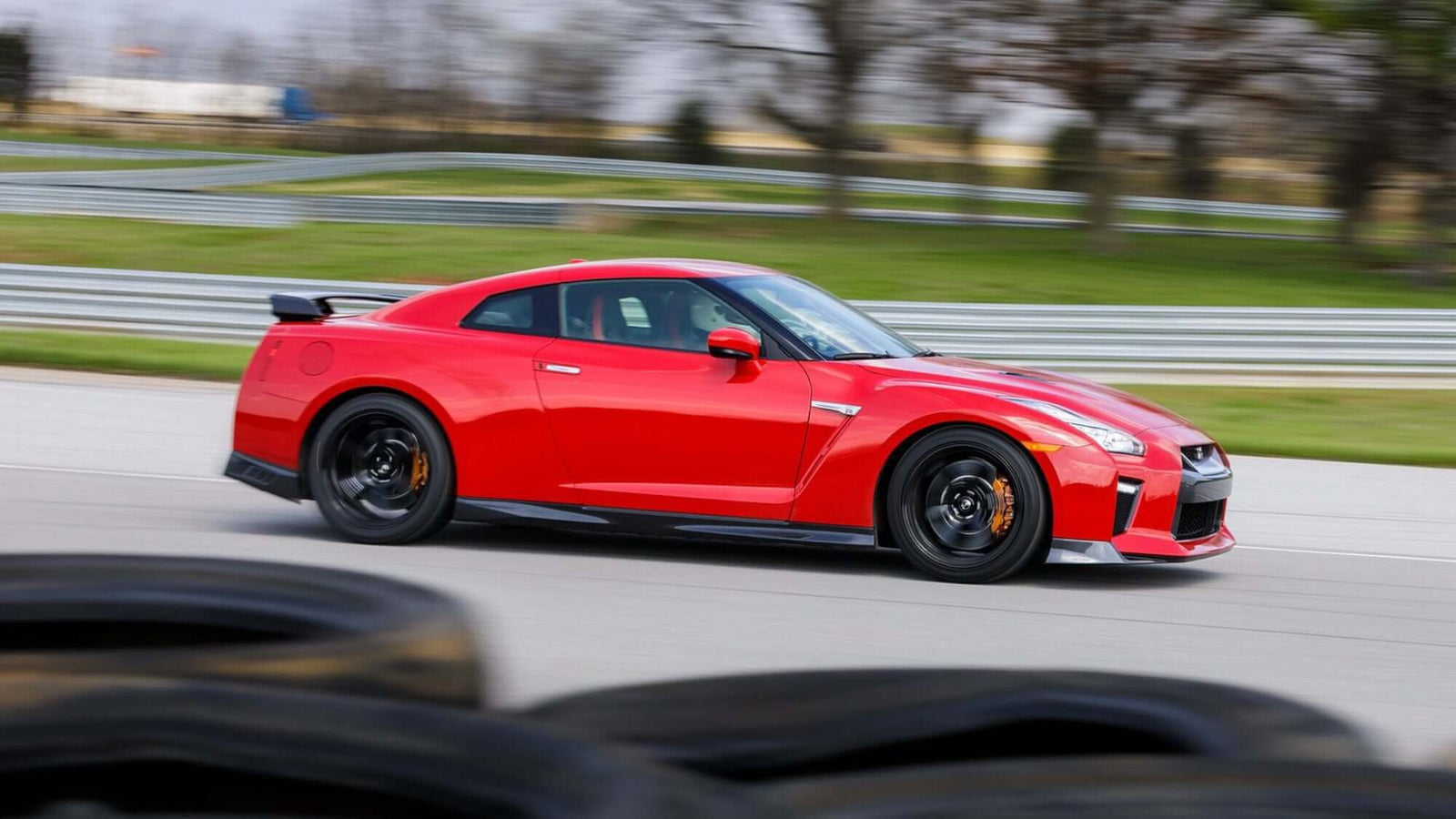 Supercar Experience | TOURS DE PISTE | GT-R | Expérience voiture exotique | Track | Tours de piste | Location | Rental